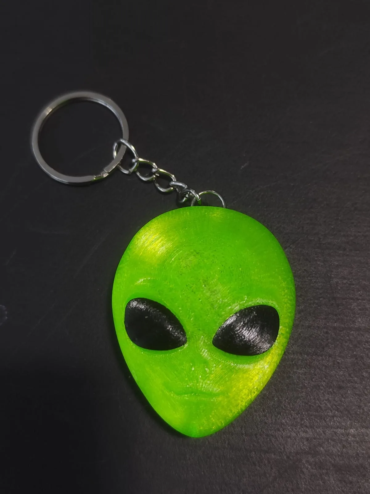 Chaveiro - Cabeça de Alien 3D - PETG Verde Neon Translúcido (reage à luz negra)