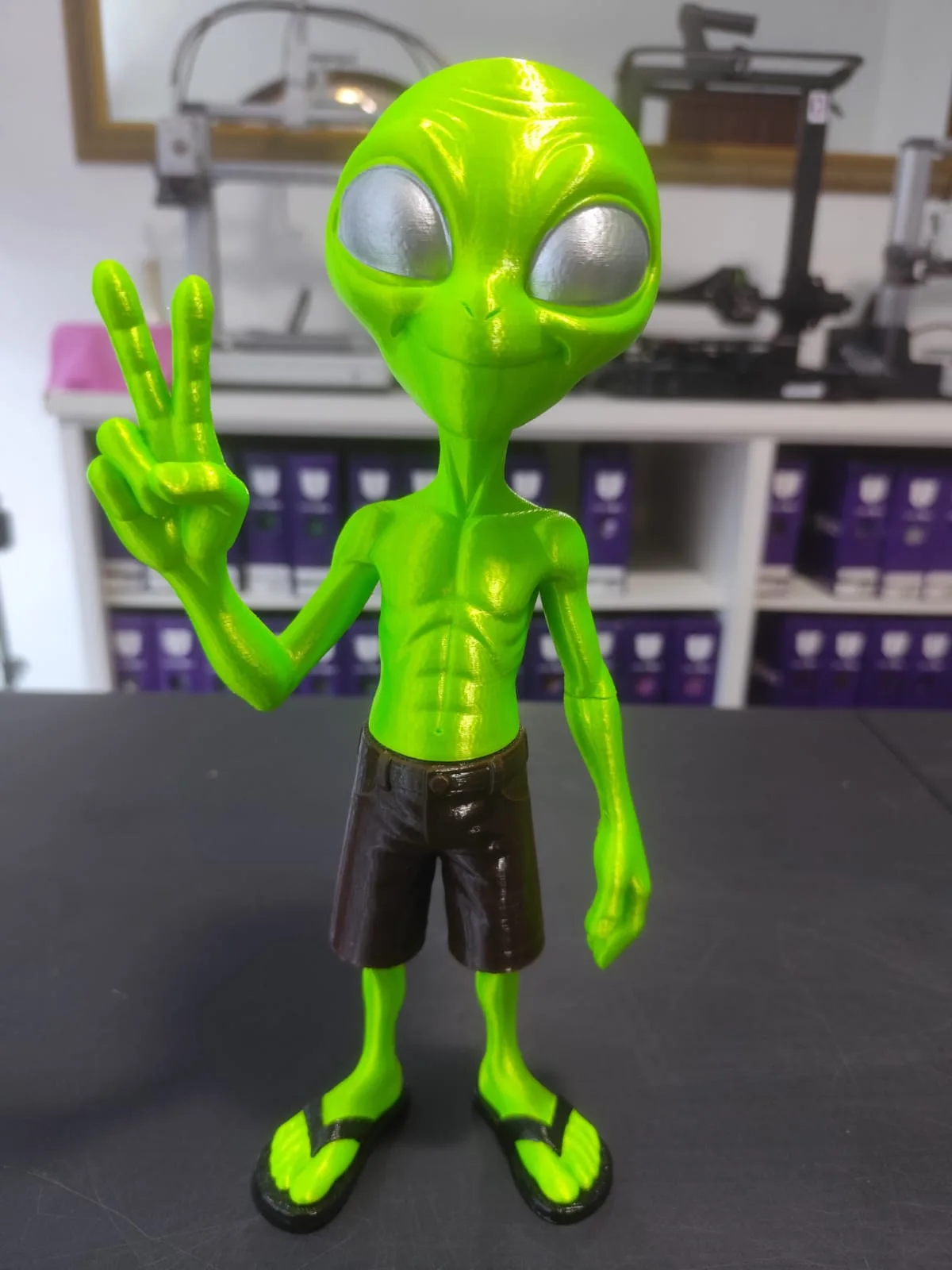 Estatueta 3D - Alien Paul Paz e Amor | 29,5 cm de altura
